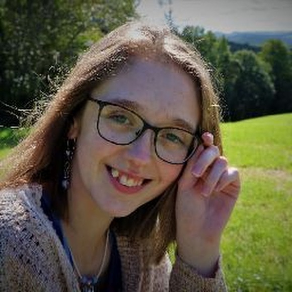 Meet your Posher, Maura - Picture 1 of 5